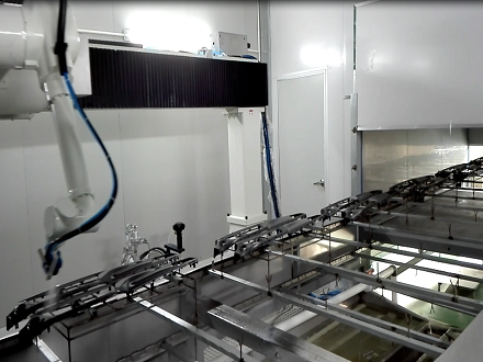 汽車金屬零部件機(jī)器人噴涂